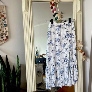 Brand New Abercrombie & Fitch Blue and White Floral Skirt with Slit